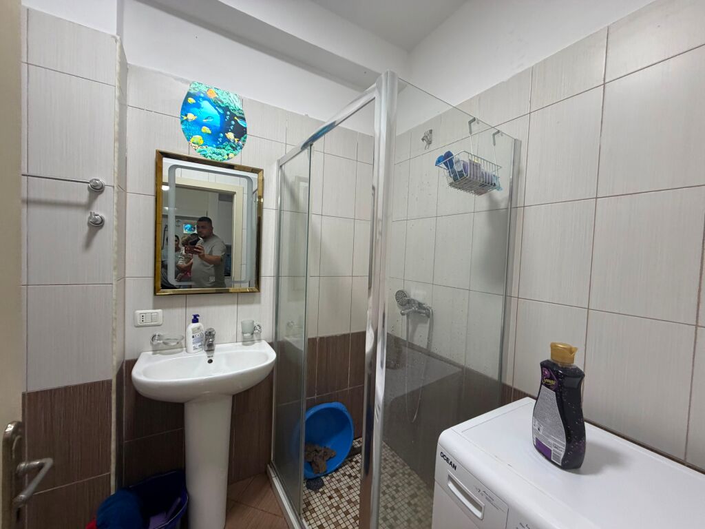 Jepet me qera, Apartament 1+1, Tek Rrota e Kuqe – Plazh, Durrës.(400 mije leke)
