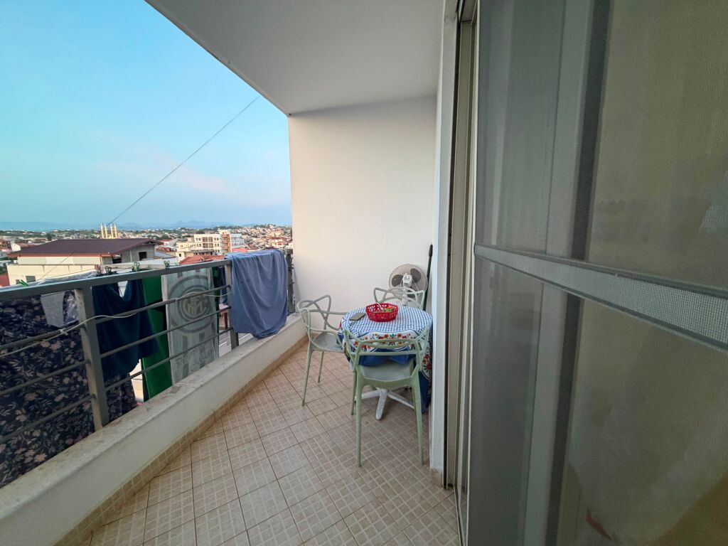 Jepet me qera, Apartament 1+1, Tek Rrota e Kuqe – Plazh, Durrës.(400 mije leke)
