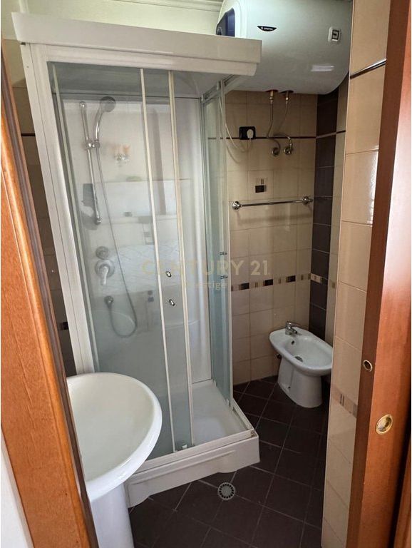 Apartament 2+1+2 per shitje prane Ambasades Amerikane