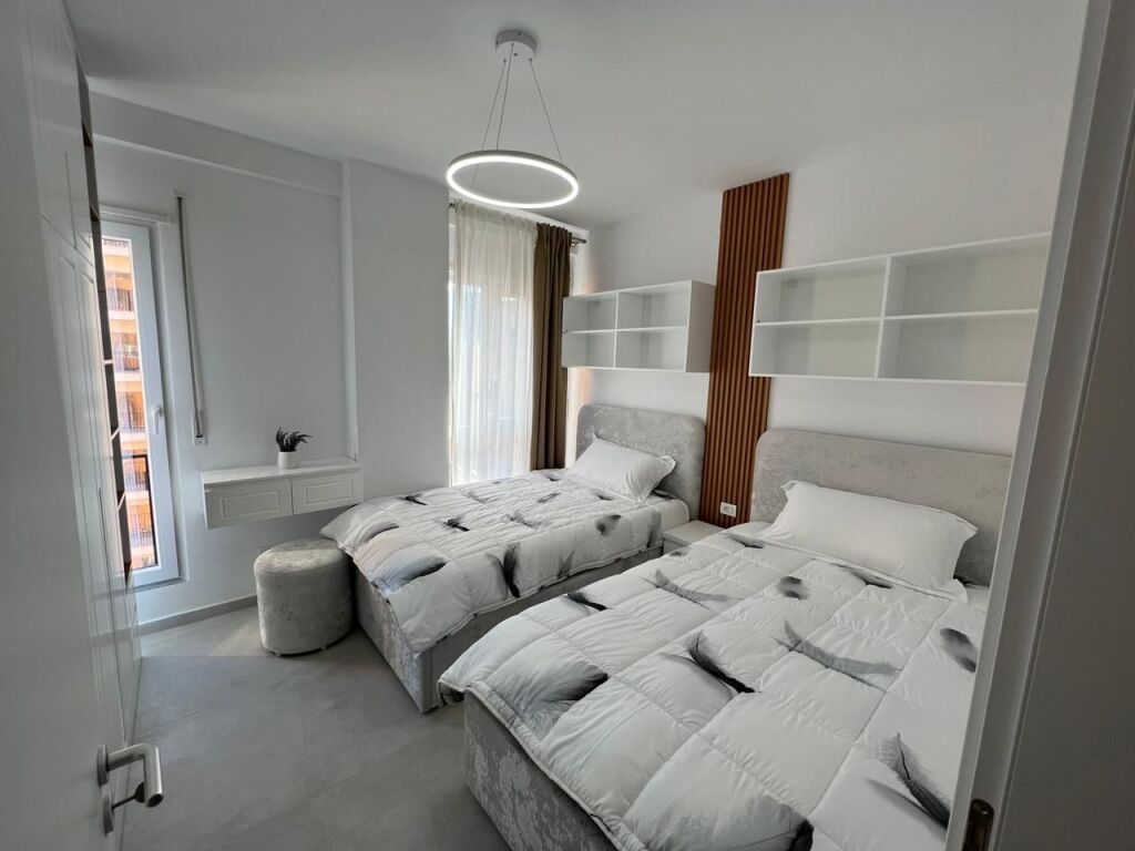 Rent apartment 2+1 . Red School . New building uninhabited with advance
