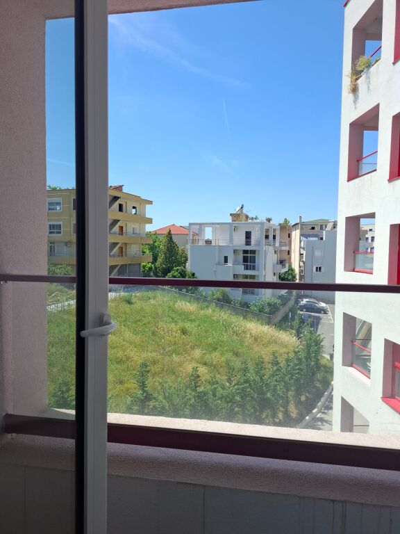 Apartakent 2+1+ballkon - 320Eur/muaj 📍Ali Dem, kompleksi Mangalem