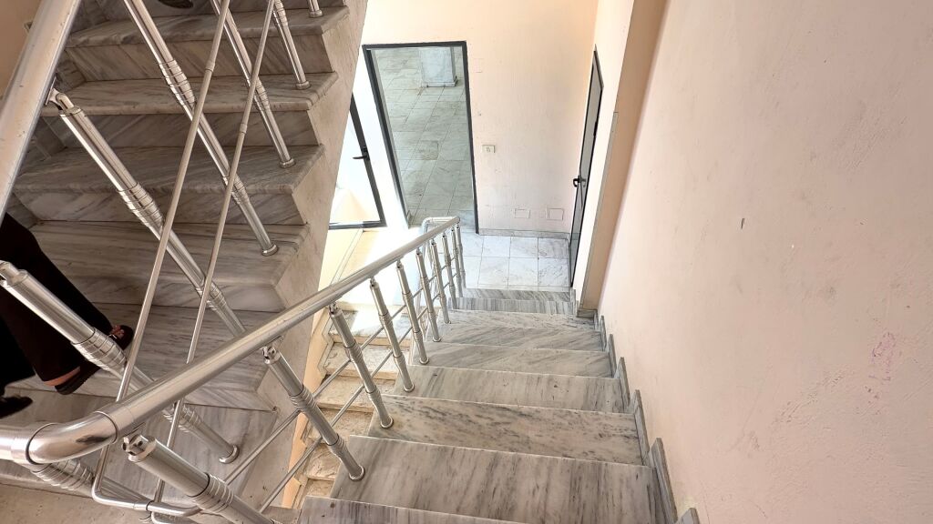 🏢 GODINË MULTIFUNKSIONALE PËR QIRA QENDER ELBASAN