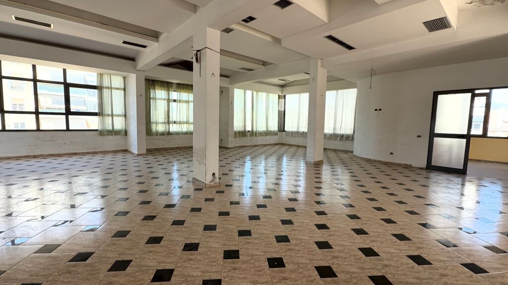 🏢 GODINË MULTIFUNKSIONALE PËR QIRA QENDER ELBASAN