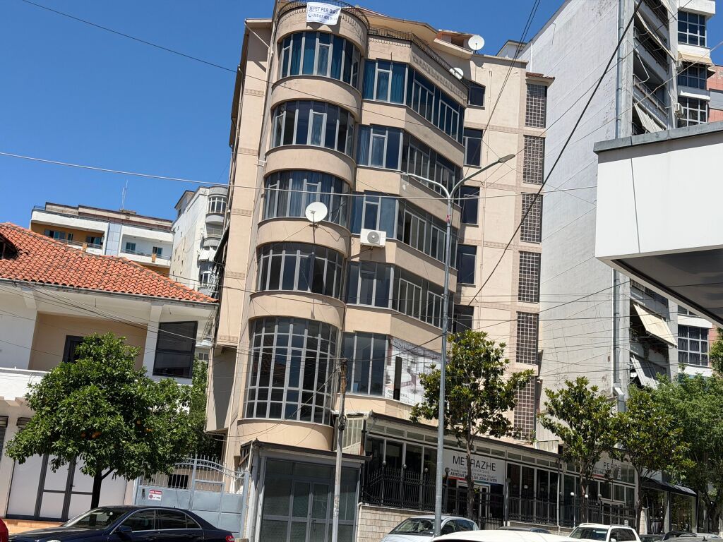 🏢 GODINË MULTIFUNKSIONALE PËR QIRA QENDER ELBASAN