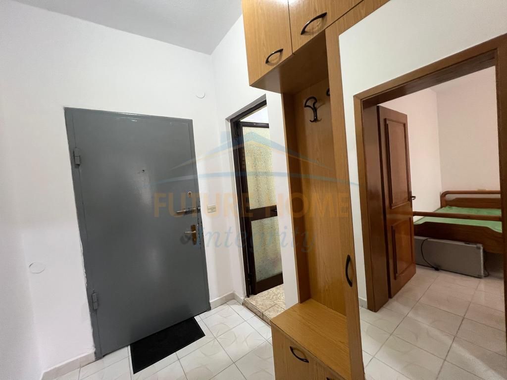 In vendita, Appartamento 1+1, Via Elbasanit, Tirana.
