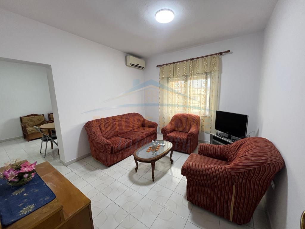 In vendita, Appartamento 1+1, Via Elbasanit, Tirana.