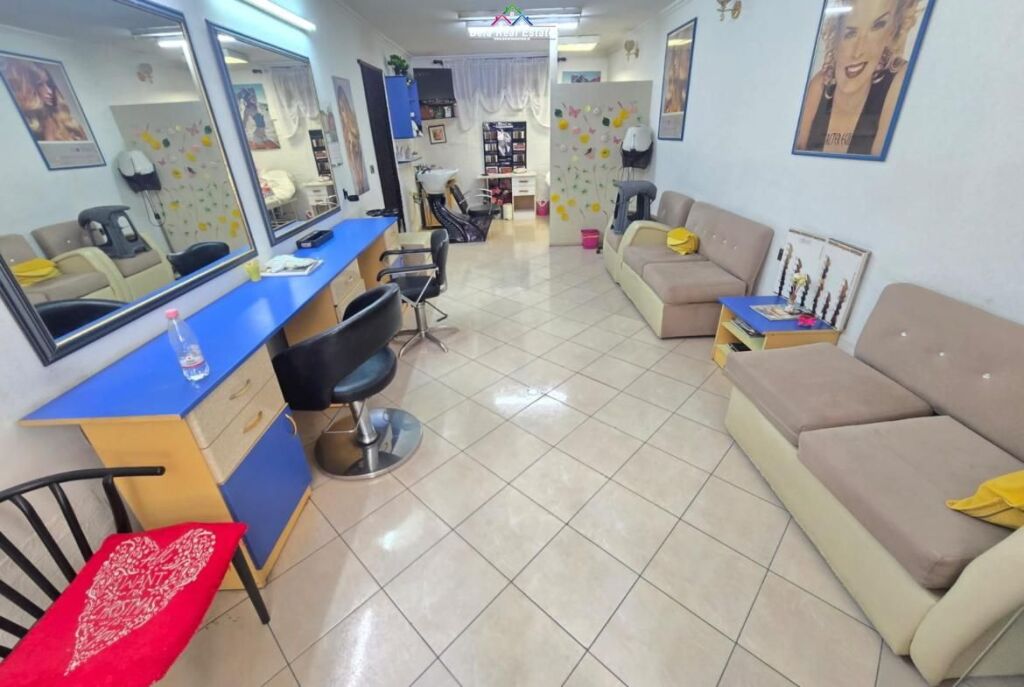 Negozio in Affitto in Via delle Barricate (ID BD21916) Tirana
