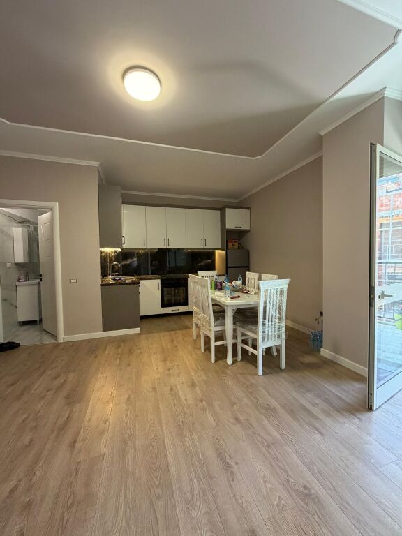 In vendita, appartamento 2+1, presso Hotel Shpiragu – Golem.