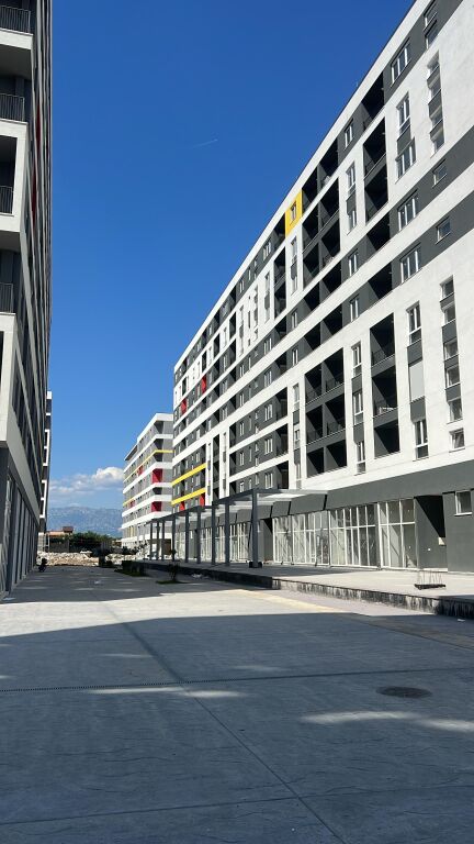 Shitet 1+1+parkim Tek Univers City 98.000€