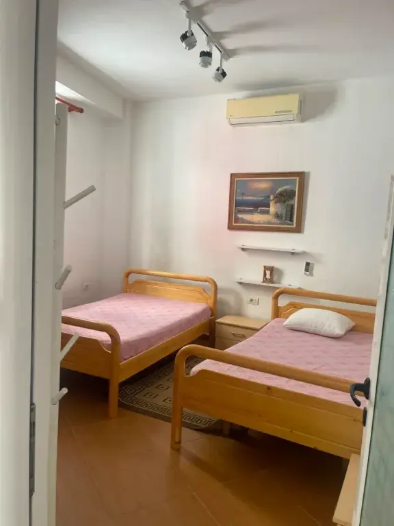 Jepet me qera apartament 1+1,tek Komuna e Parisit mbrapa Ola Fast!✨