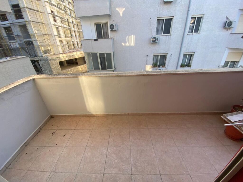 2+1, presso l'hotel Radison Liq i Thate, 225 mila euro
