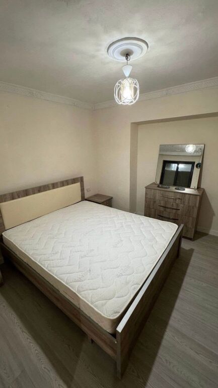 1+1,kat 1 pallat ekz,kinostudio,350 mije leke