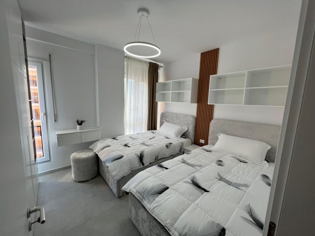 🏡 Appartamento 2+1 in affitto  📍 Via Qemal Stafa, vicino alla Scuola Rossa, Tirana💶 Prezzo: 900€/mese