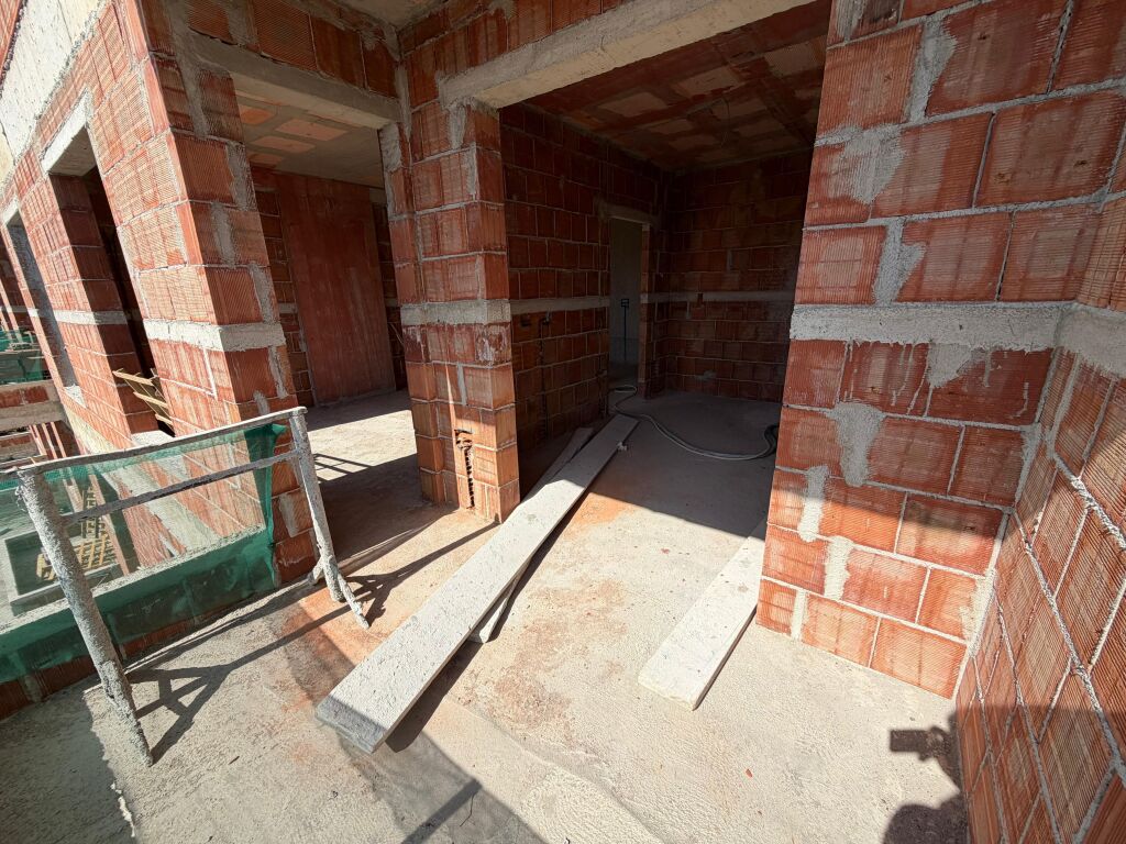 📣 SHITET Apartament 1+1 📍 Rruga “5 Maji”, Tiranë ✨