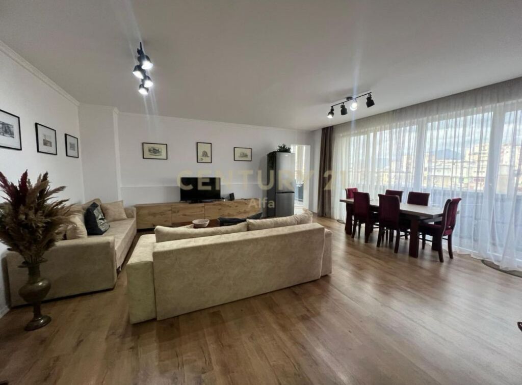 Apartament 1+1 per qira, modern dhe i mobiluar në qendër të Tiranës.