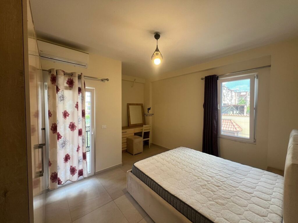 APARTAMENT ME QERA 1+1 SHKOLLA E BASHKUAR 45.000 LEKE FH-76932