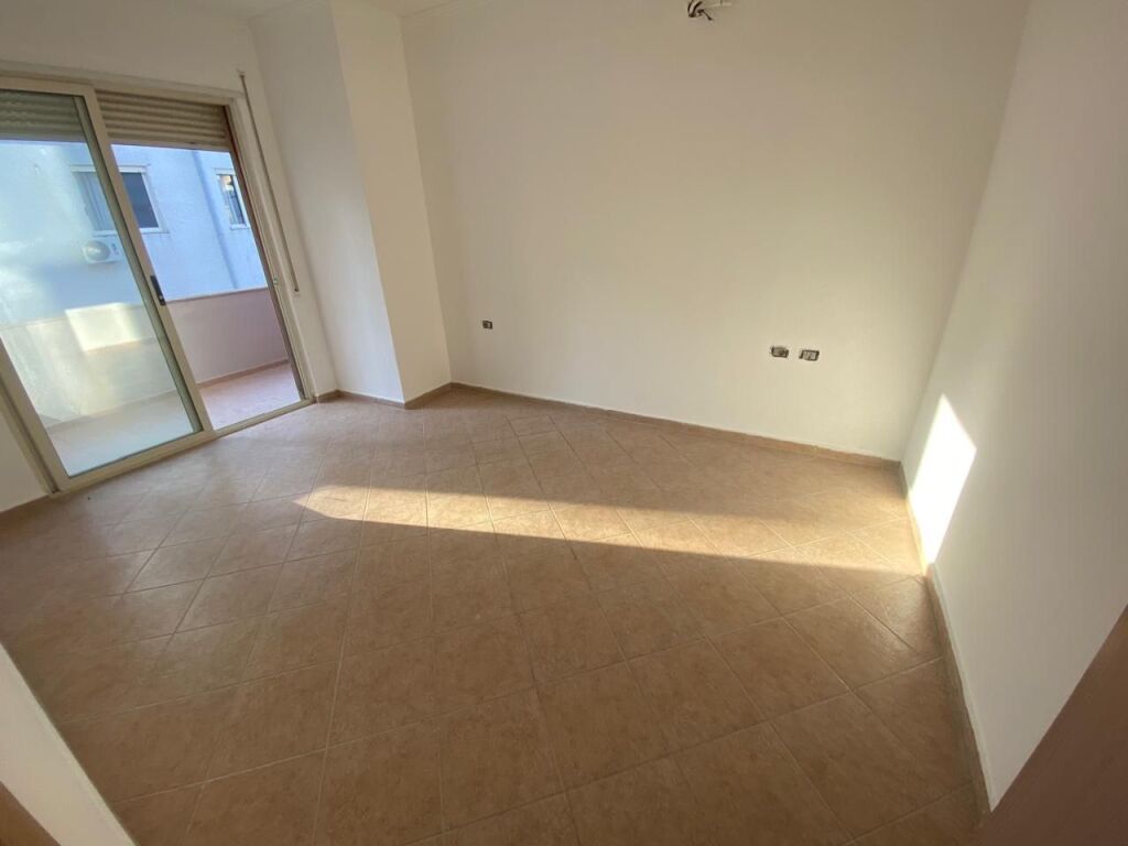 2+1, presso l'hotel Radison Liq i Thate, 225 mila euro