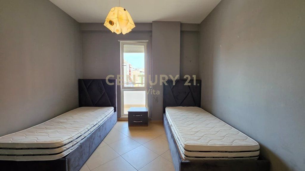 VENDESI APPARTAMENTO 2+1+2 PRESSO L'EX DISTRETTO DI POLIZIA, DURRES !!!