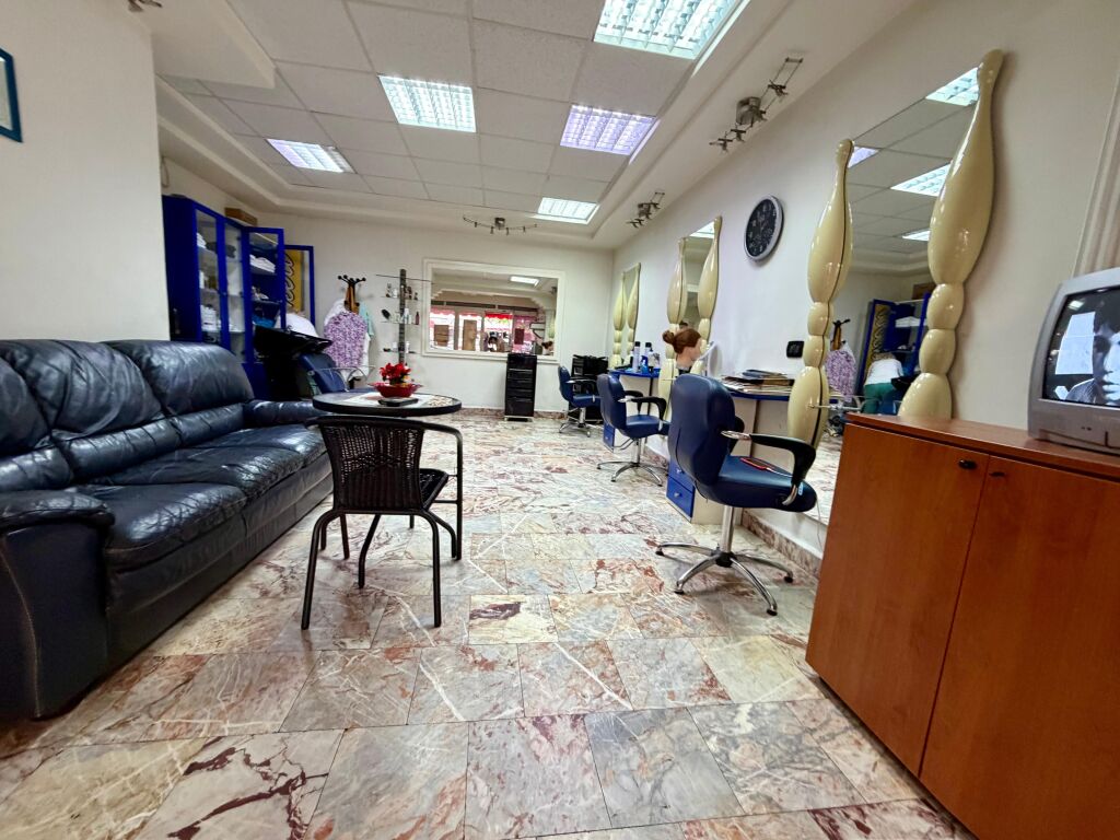 AMBIENTE COMMERCIALE IN VENDITA NEL MUNICIPIO DI PARIGI