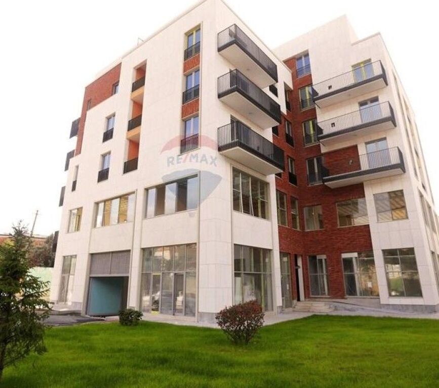 Negozio - In Vendita - Via Bardhyl, Tirana