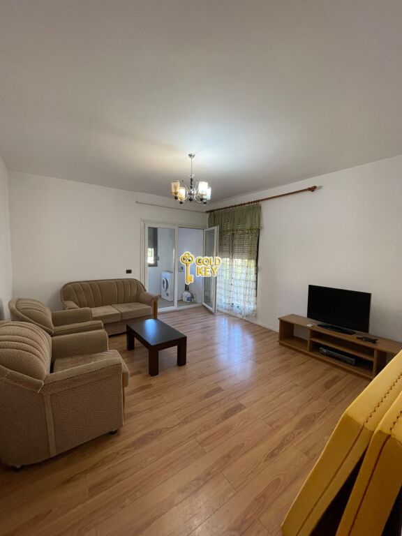 🏡 APPARTAMENTO IN AFFITTO 2+1+2 CON BALCONE – VICINO ALLA SCUOLA DY GJELAT, DURRES