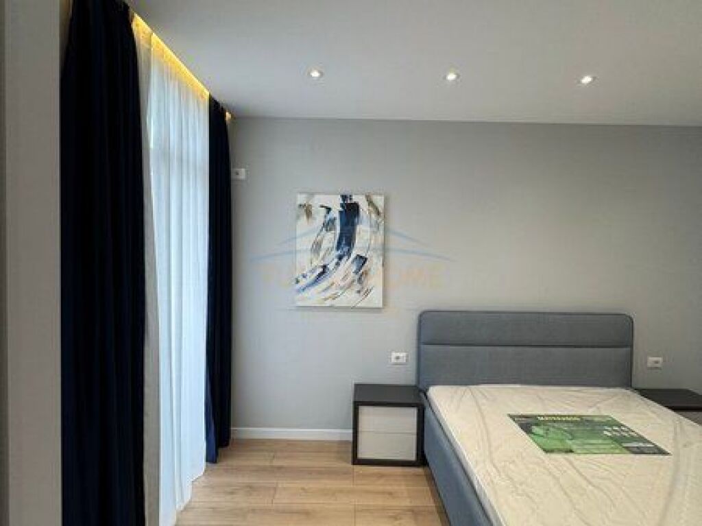 Shitet, Apartament 1+1, Myslym Shyri, Tiranë.