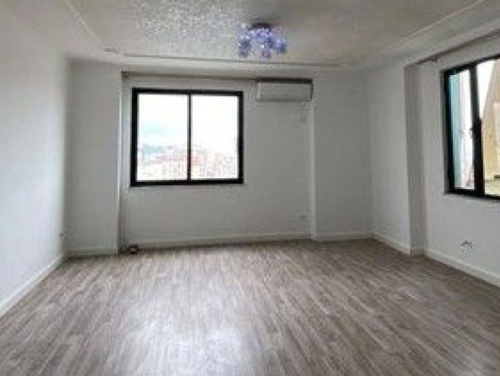 Apartament 3+1+2 për Qira / Zyrë  Ish Ekspozita