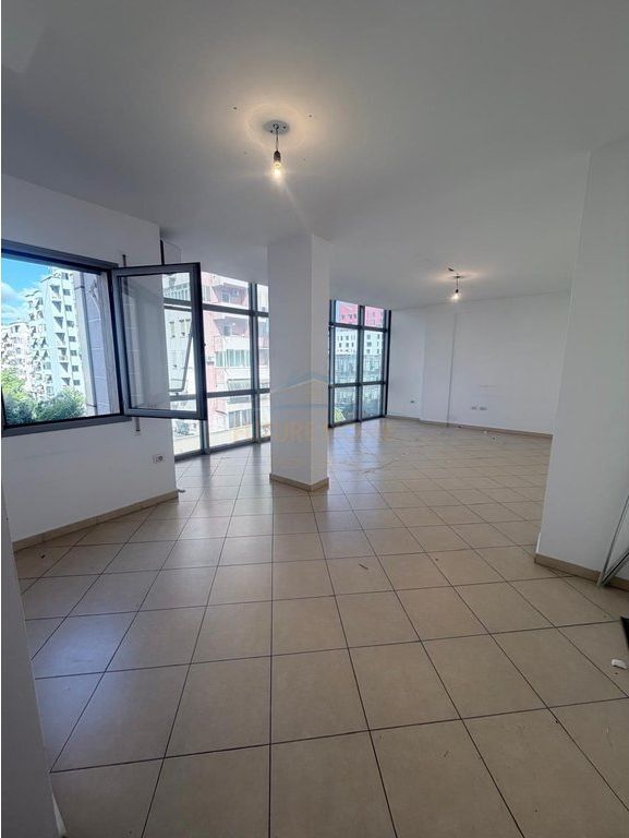 Shitet, Apartament 2+1, 21-Dhjetori , Tirane