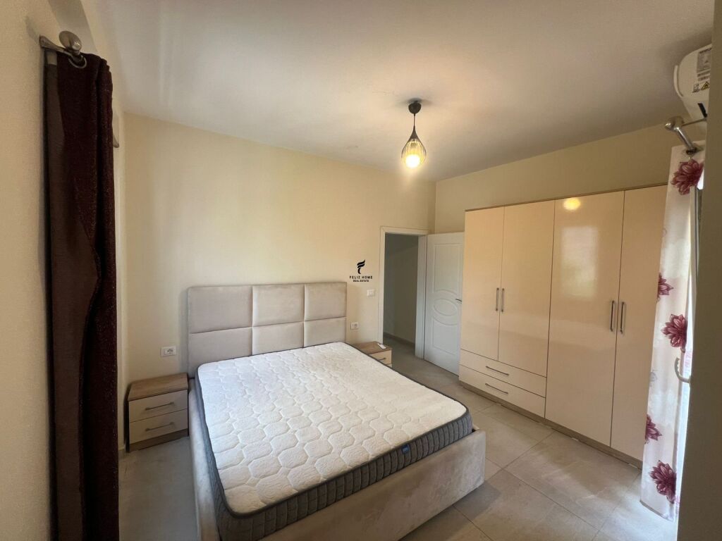 APARTAMENT ME QERA 1+1 SHKOLLA E BASHKUAR 45.000 LEKE FH-76932