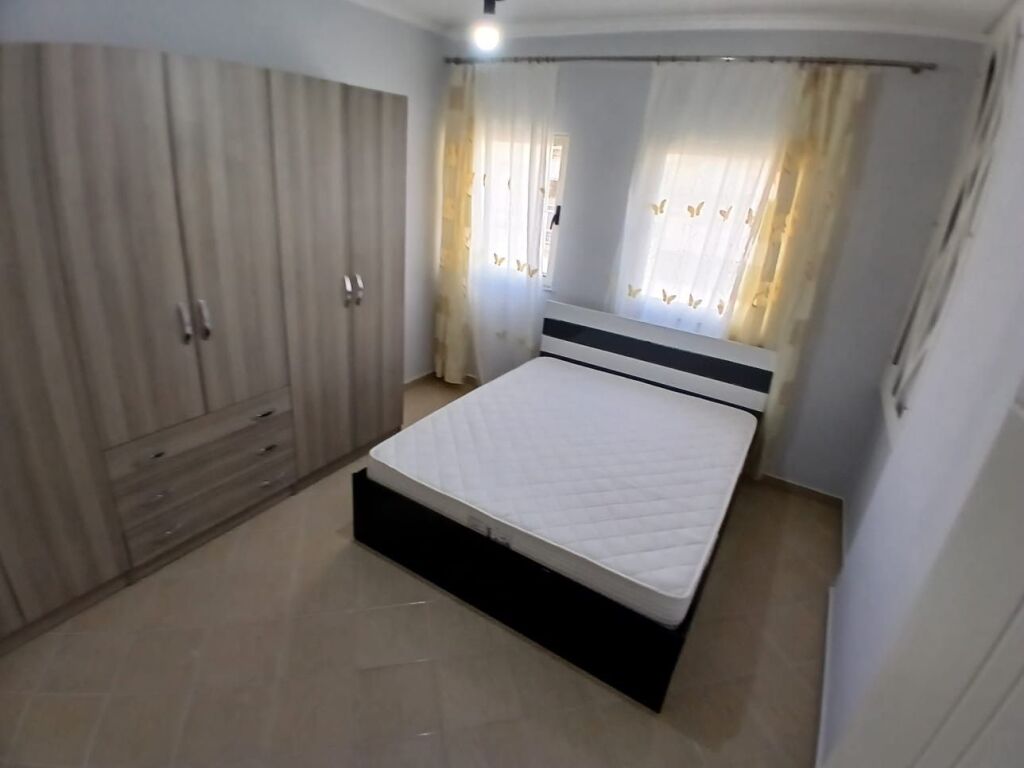 1+1, commune of Paris, 450 thousand lek