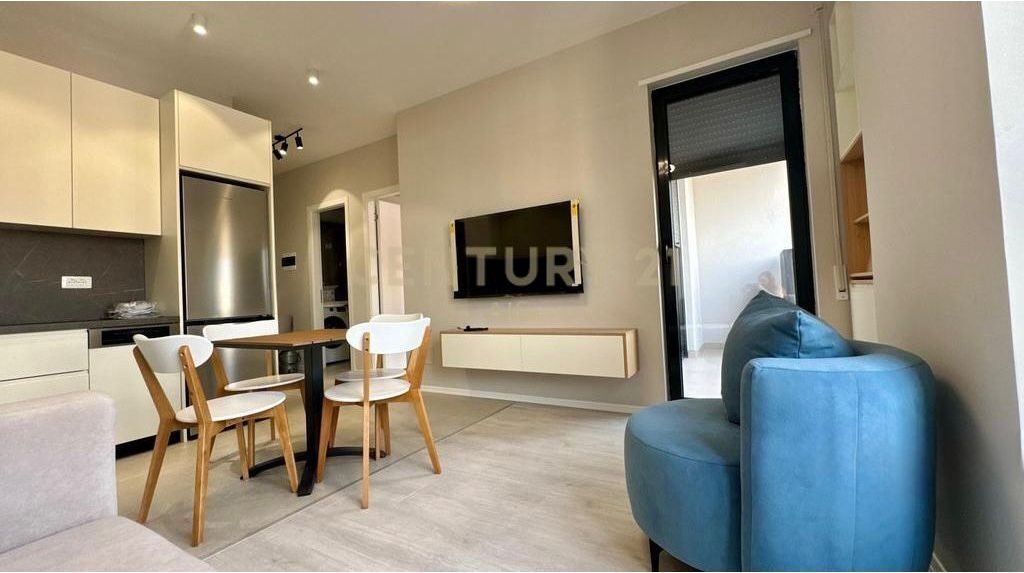apartament 1+1 në rrugën Karl Gega, pranë ish Stacionit të Trenit!