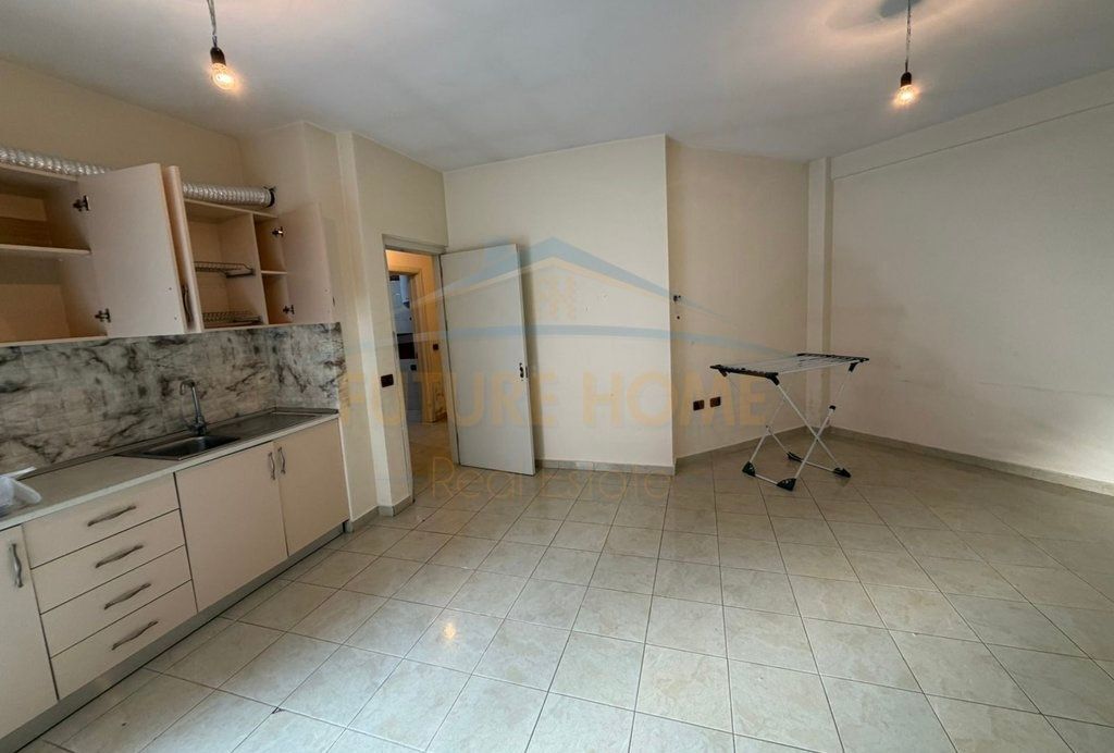 Shitet, Apartament 1+1, Unaza e Re
