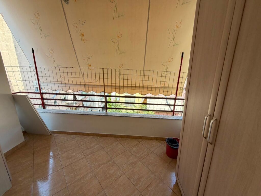 Jepet me qira 2+1+2 Liqeni i Thate Kapiten Mirzot 750 mije leke
