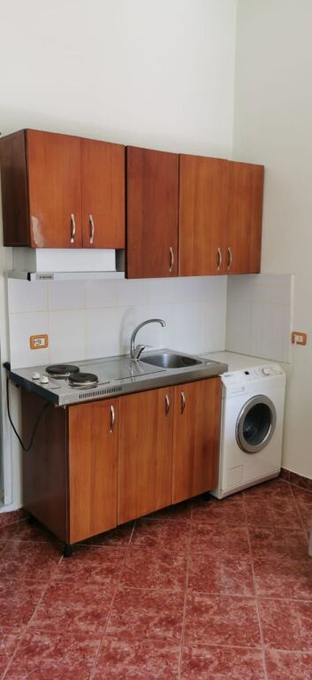 MONOLOCALE 22000 LEKE.VIA DEL CARCERE