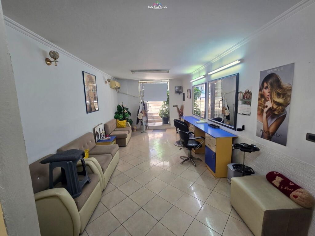 Negozio in Affitto in Via delle Barricate (ID BD21916) Tirana