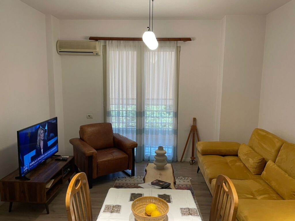 🏢Presso Medreseja, si affitta un appartamento 1+1 arredato. 55.000 Leke.      