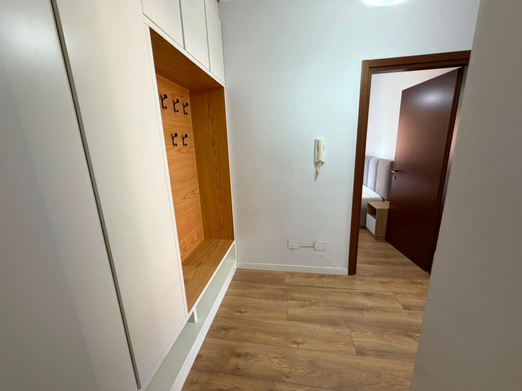 Jepet me qira 2+1+2 Liqeni i Thate Kapiten Mirzot 750 mije leke