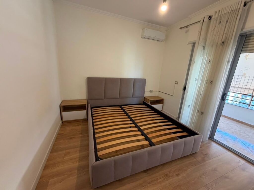 Jepet me qira 2+1+2 Liqeni i Thate Kapiten Mirzot 750 mije leke