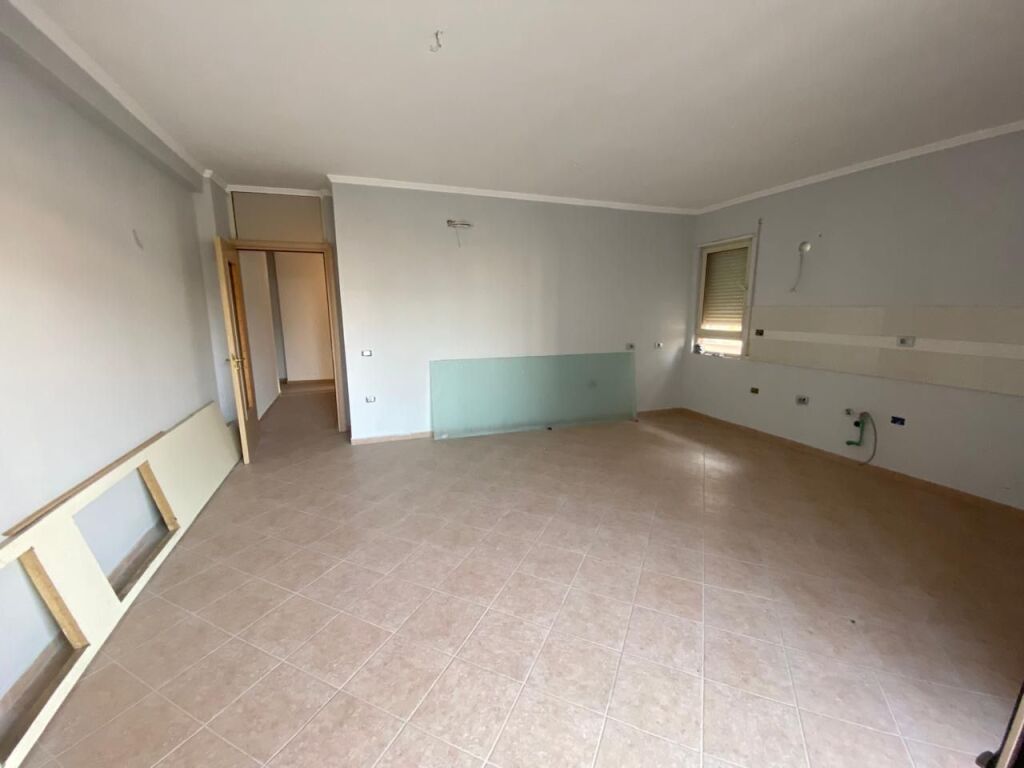 2+1, presso l'hotel Radison Liq i Thate, 225 mila euro