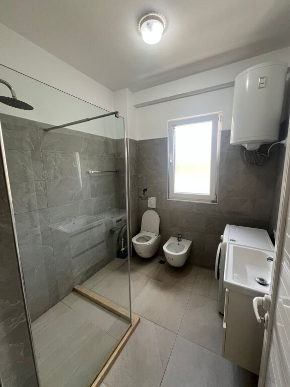 APARTAMENT ME QERA 1+1 SHKOLLA E BASHKUAR 45.000 LEKE FH-76932