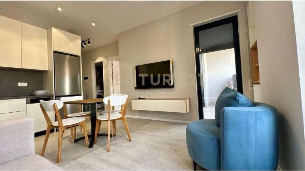 Jepet me qira apartament 1+1 në rrugën Karl Gega, pranë ish Stacionit të Trenit!