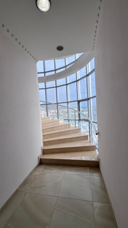 OFFICE FOR RENT 1300M2 VAQARR