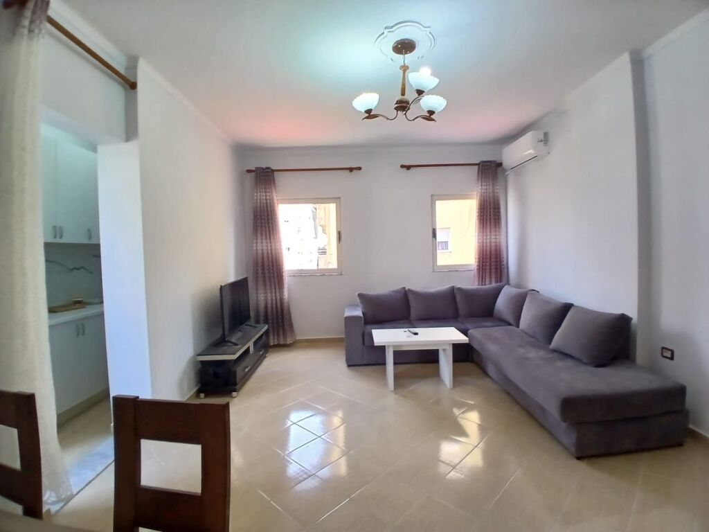 1+1, commune of Paris, 450 thousand lek