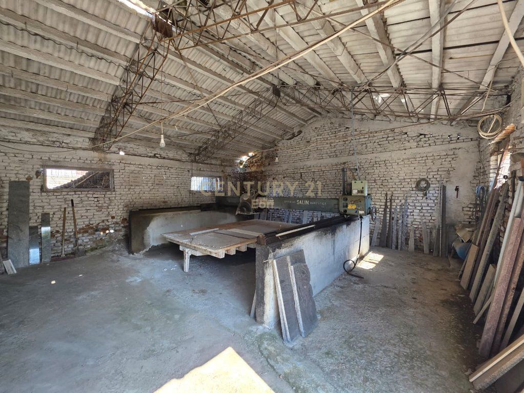 VENDIAMO TERRENO+ 2 EDIFICI A SPITALLE, DURRES VICINO ALLA STRADA PRINCIPALE!