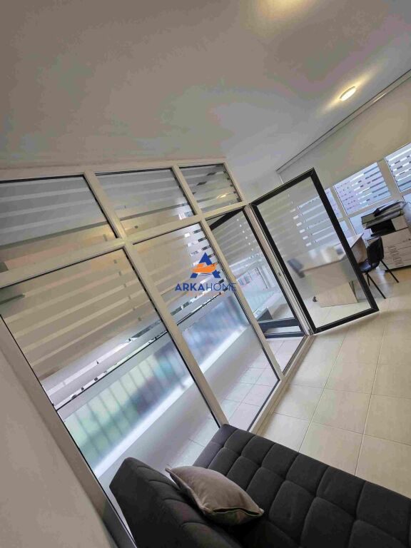 JEPET AMBIENT ME QERA 60M2 "PRANE BULEVARDIT TE RI KOMPLEKSI AVID" 44000 LEKE