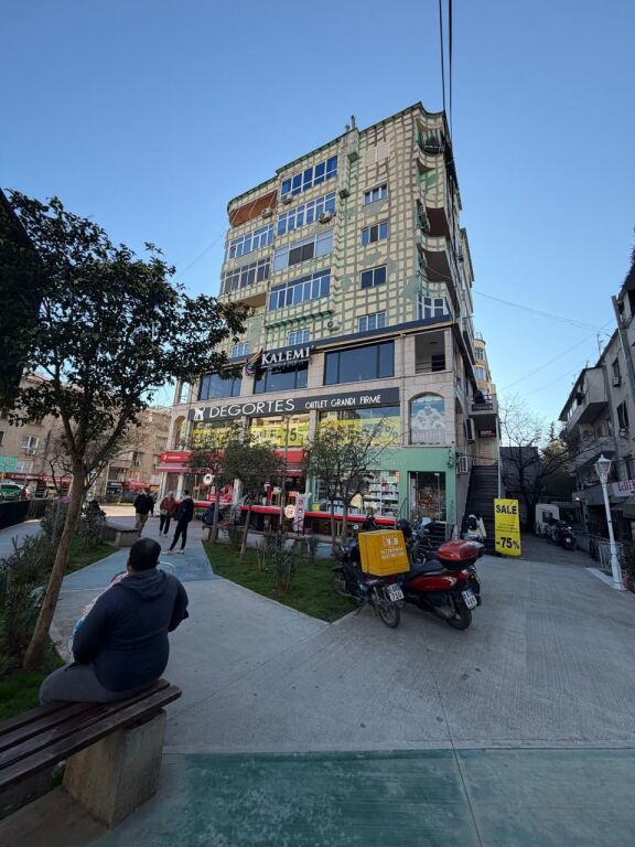 BUSINESS PREMISES FOR RENT - WILLSON SQUARE
