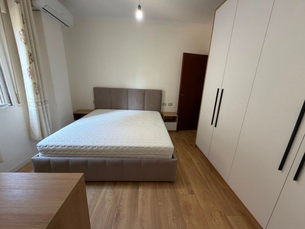 Jepet me qira 2+1+2 Liqeni i Thate Kapiten Mirzot 750 mije leke