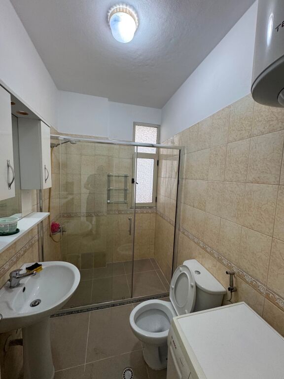 Jepet me qira 1+1 në Komunën e Parisit