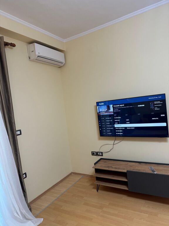 1+1, con parcheggio presso dispaceria siri kodra, 600 euro