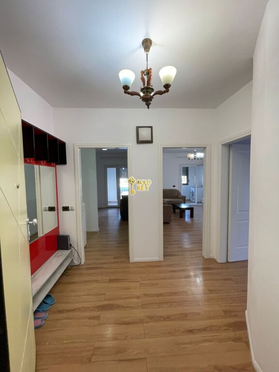 🏡 APPARTAMENTO IN AFFITTO 2+1+2 CON BALCONE – VICINO ALLA SCUOLA DY GJELAT, DURRES